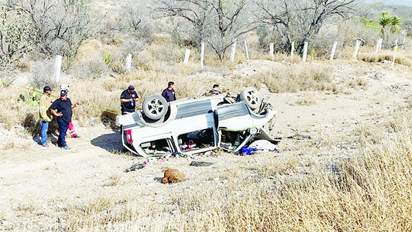 FATAL VOLCADURA; PIERDEN 3 LA VIDA
