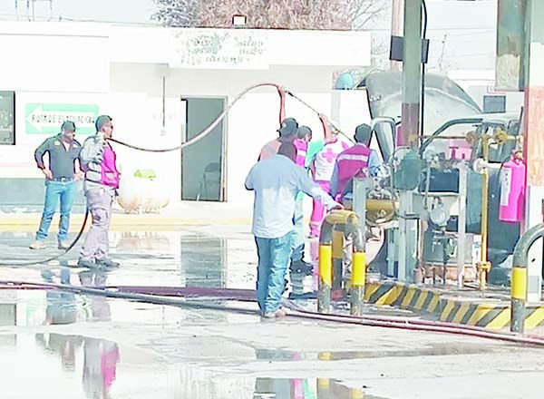 Desata pánico en 4C incendio en gasera