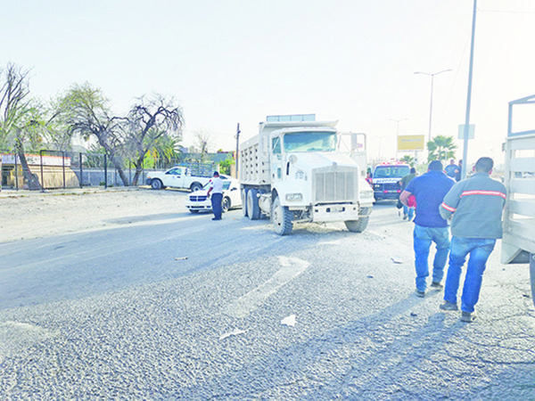 Provoca dompe accidente y deja dos lesionados