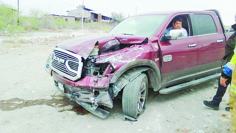 Choca por alcance un camión de carga