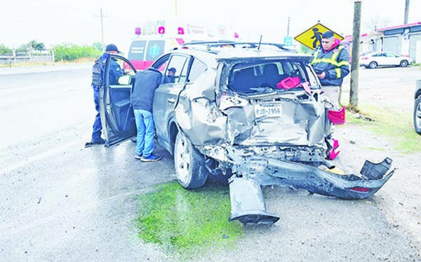 Caravana de paisanos termina en accidente