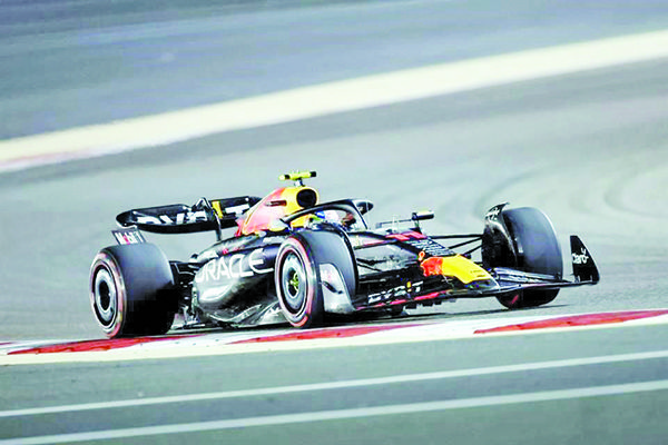 Hacen Verstappen y Checo Pérez 1-2 en GP de Bahréin