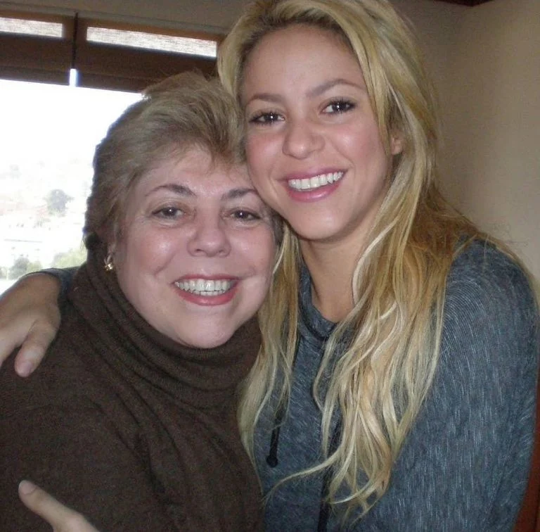 Mamá de Shakira es hospitalizada de emergencia tras sufrir una trombosis