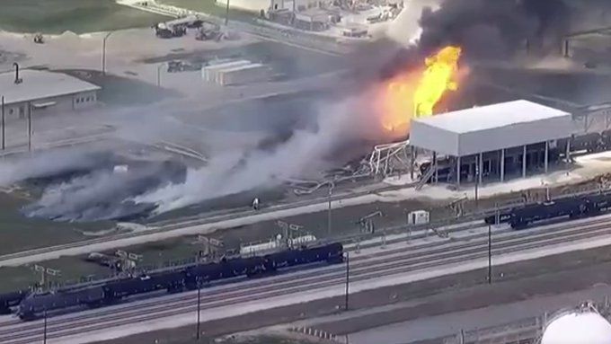 Se incendia planta química en Texas