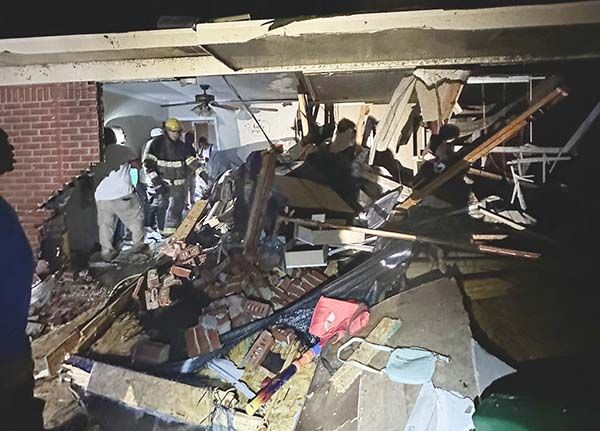 Poderoso tornado arrasa con varios poblados en EU y deja 23 muertos