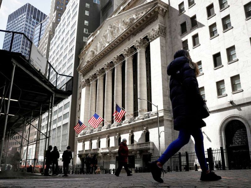 Wall Street y bolsas en América abren con caídas tras desplome de Credit Suisse