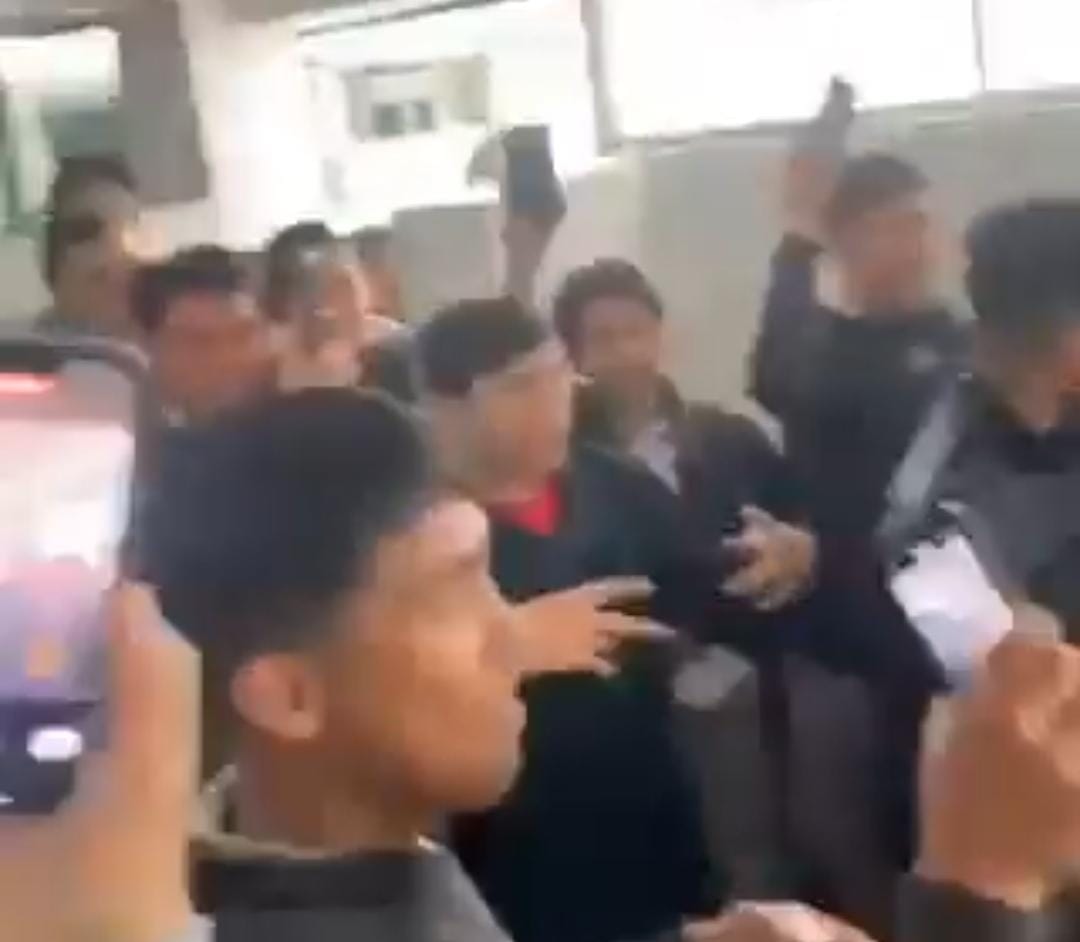 DENUNCIAN A ALUMNOS DEL COBACH PLANTEL 1; GOLPEARON Y HUMILLARON A COMPAÑERO CON AUTISMO