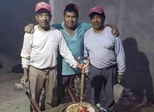 Albañiles festejan cumpleaños de compañero con emotiva fiesta