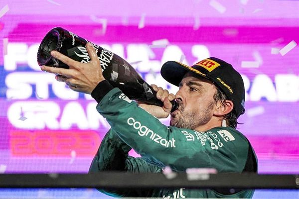 Retiran sanción y Alonso logra su podio 100 en F1