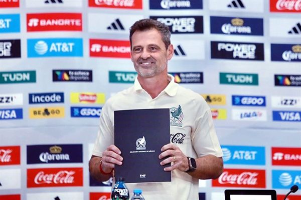 Convoca Cocca a 34 jugadores en su primer llamado al Tri