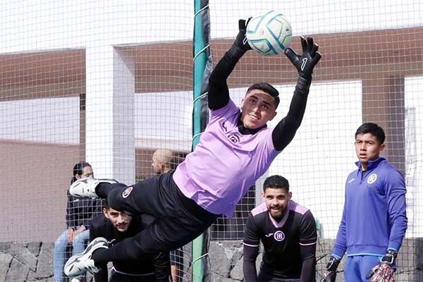 Separa Cruz Azul a hijo de Jesús Corona por pleito