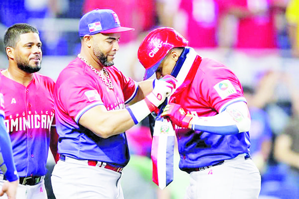 Soto y Machado encabezan triunfo de República Dominicana