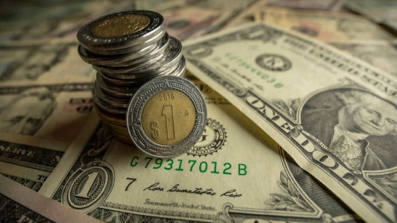 Peso ‘ya huele’ el piso de las 18 unidades: así avanza frente al dólar
