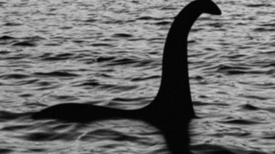 Hombre graba al «monstruo del lago Ness» y VIDEO enloquece las redes
