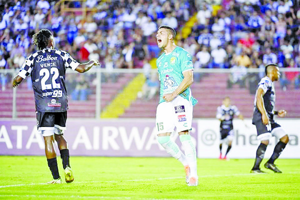 Saca León ventaja de Panamá en Concachampions