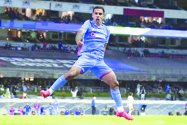 Da golazo de Escoboza triunfo a Cruz Azul sobre Pumas