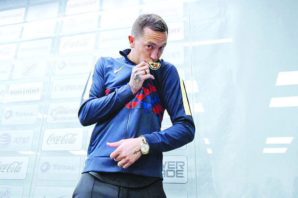 Marchesín alza la mano para volver al América