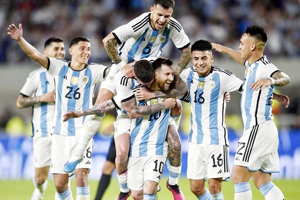 Con gol 800 de Messi, Argentina vence a Panamá