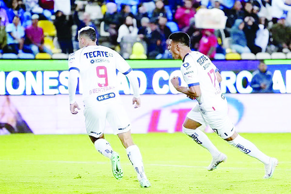 Afianzan Rayados primer lugar con triunfo ante Pachuca