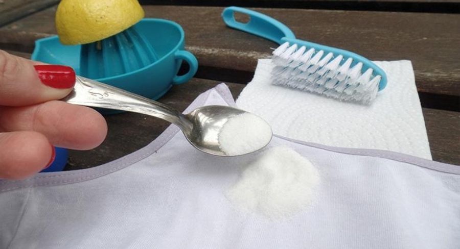 ¿Cómo usar la sal para quitar manchas en la ropa? Trucos efectivos