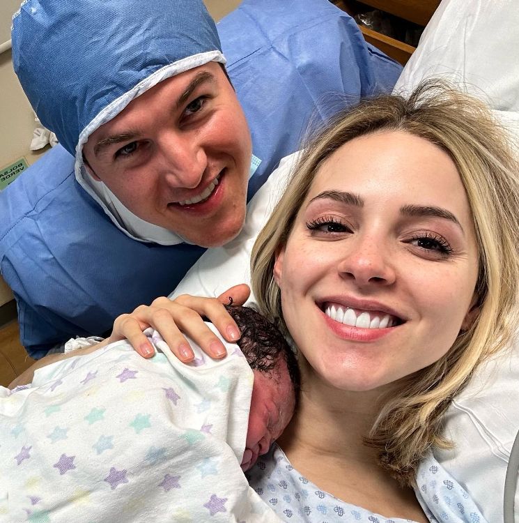 Samuel García y Mariana Rodríguez reciben a su primera hija: ‘La princesa de Nuevo Leon’