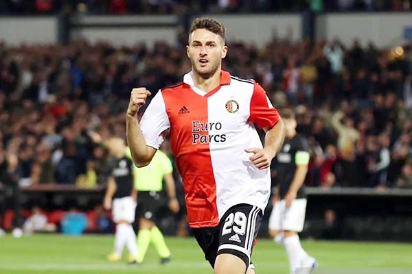 Santiago Giménez despierta interés en el Benfica