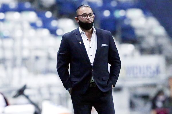 Se acerca Antonio Mohamed al banquillo de Pumas