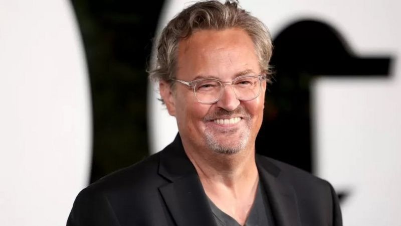 Matthew Perry eliminará de su autobiografía los «crueles» comentarios sobre el actor Keanu Reeves