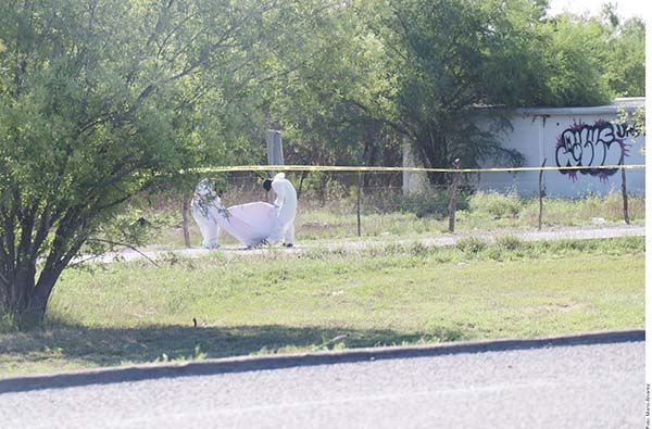 Encuentran a hombre asesinado en autopista