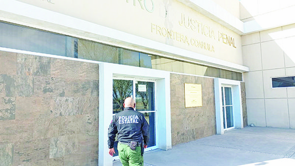 Va médico ante juez por robo de vehículo