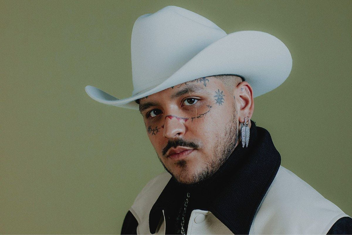 Christian Nodal reaparece en redes sociales con un radical cambio de look