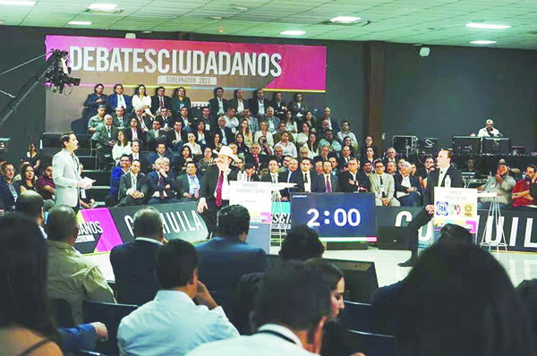 Candidatos a gobernador debaten con ciudadanos