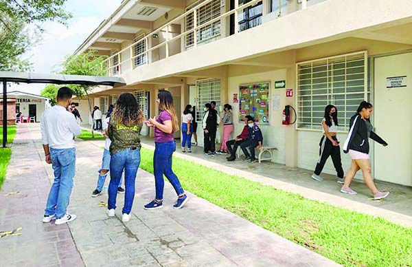 Exhortan a jóvenes a alejarse de las drogas