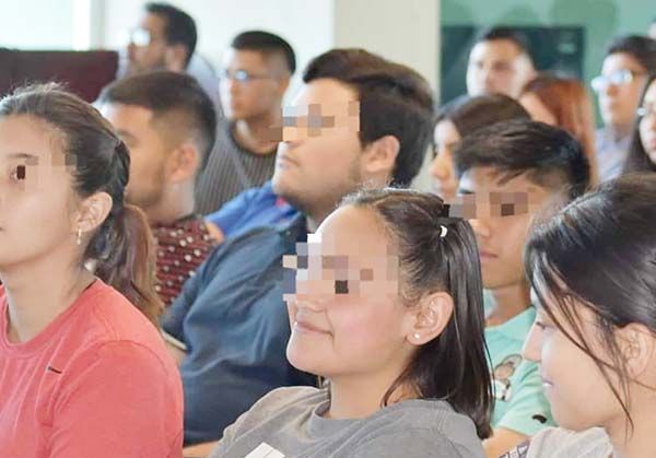 Desertan estudiantes por crisis de MINOSA