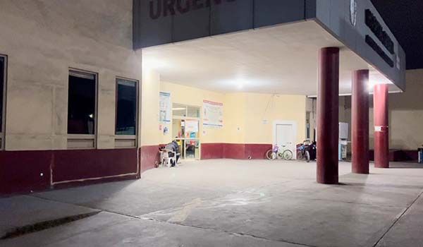 Arrolla cafre a 2 motociclistas