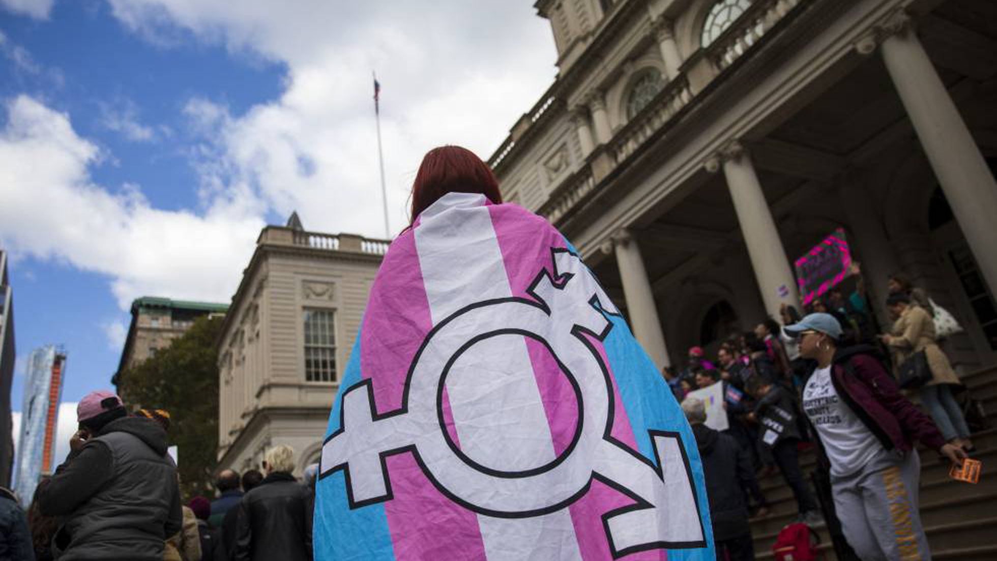 Leyes contra personas trans en EU: prohíben atención médica y uso de baños