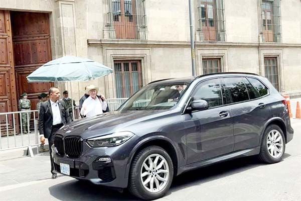 …y le cae Ken en Palacio Nacional