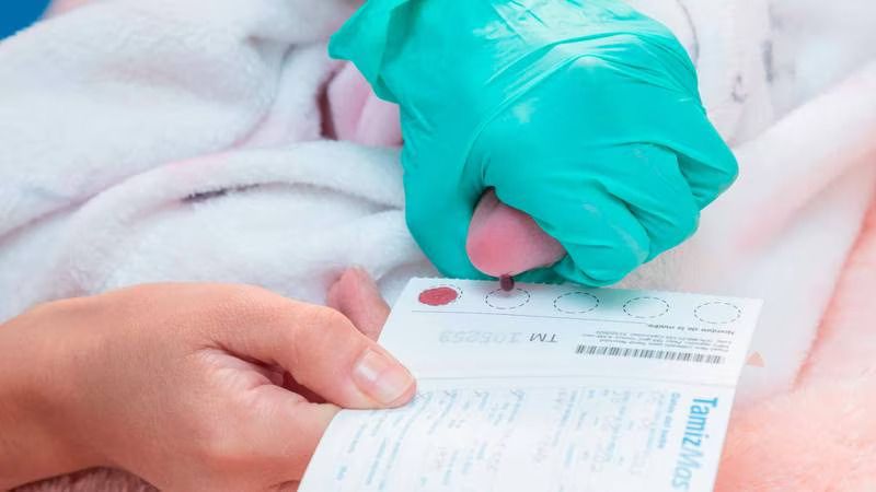 Tamiz neonatal: ¿De qué trata la prueba avalada por el Senado que busca ser obligatoria?