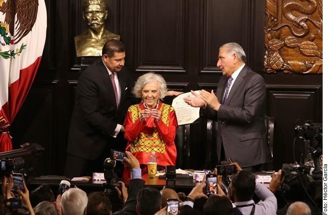 Entregan Medalla Belisario Domínguez a Poniatowska