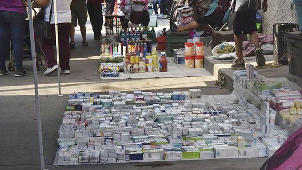 Alerta Cofepris por venta de medicamentos en mercados