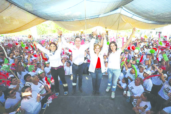Compromete Manolo apoyo para las mujeres