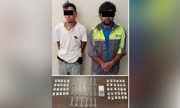 Detienen a 2 por distribuir droga