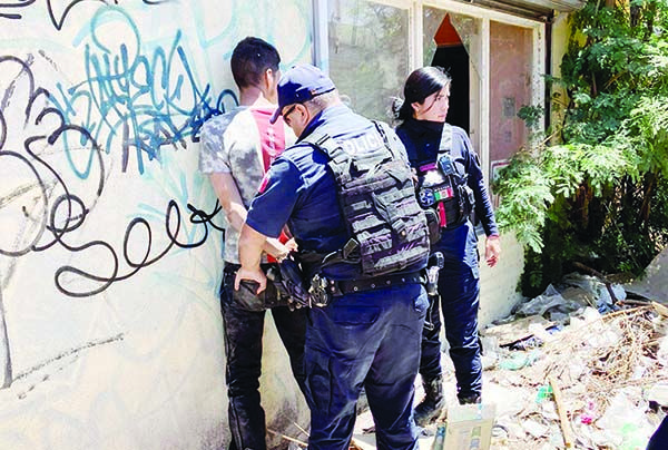 Atrapa comerciante a ladrón de negocio
