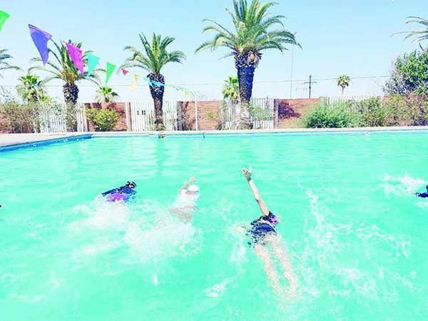 Invitan a cursos de natación en IMSS