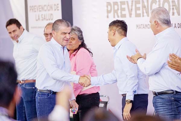 Atiende Miguel Riquelme salud de los coahuilenses