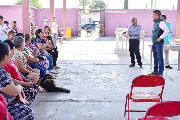 Visita Hugo a vecinos