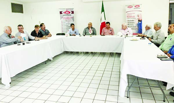 Forman frente común obreros y empresarios