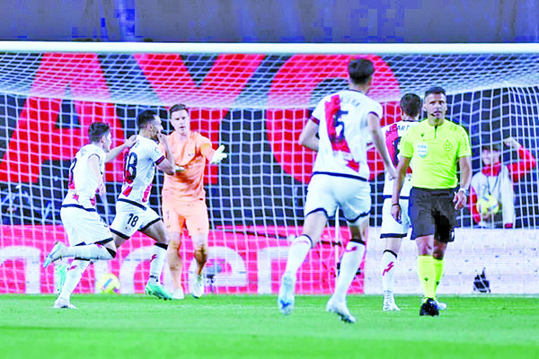 Tropieza Barcelona en casa del Rayo Vallecano