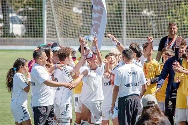Logran nuevoleoneses título mundial en España