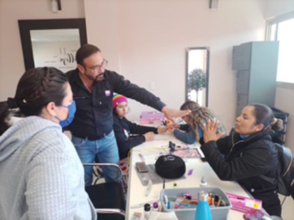 Empoderan a mujeres con cursos para autoemplearse